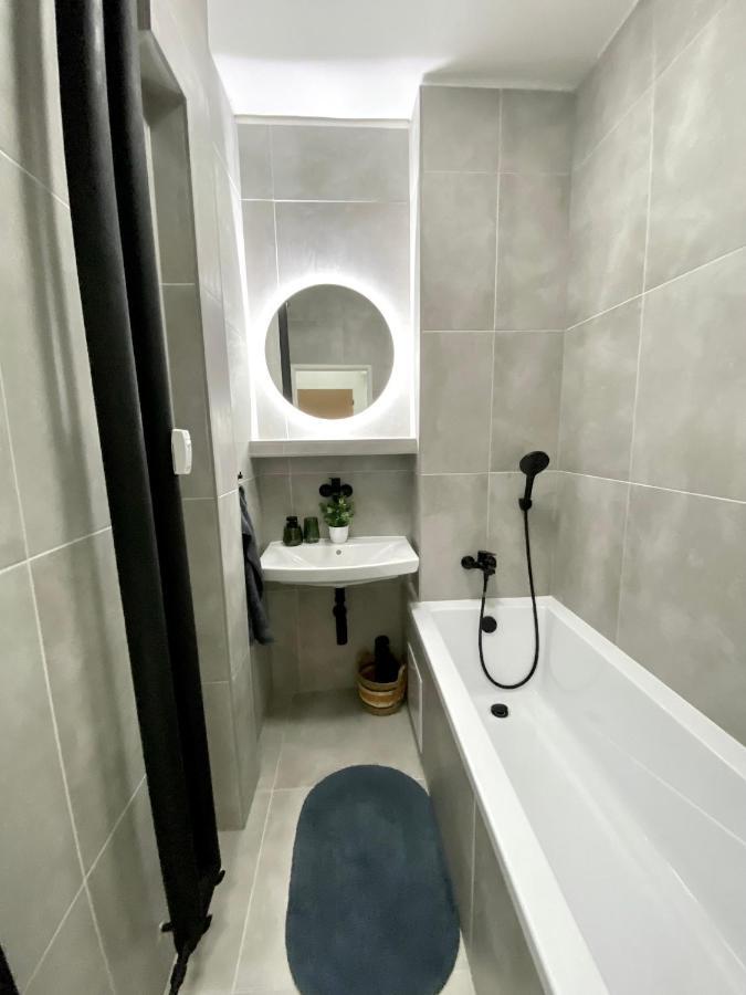 James Dean Apartment - Next To Nivy Bus Station & Mall Bratislava Buitenkant foto