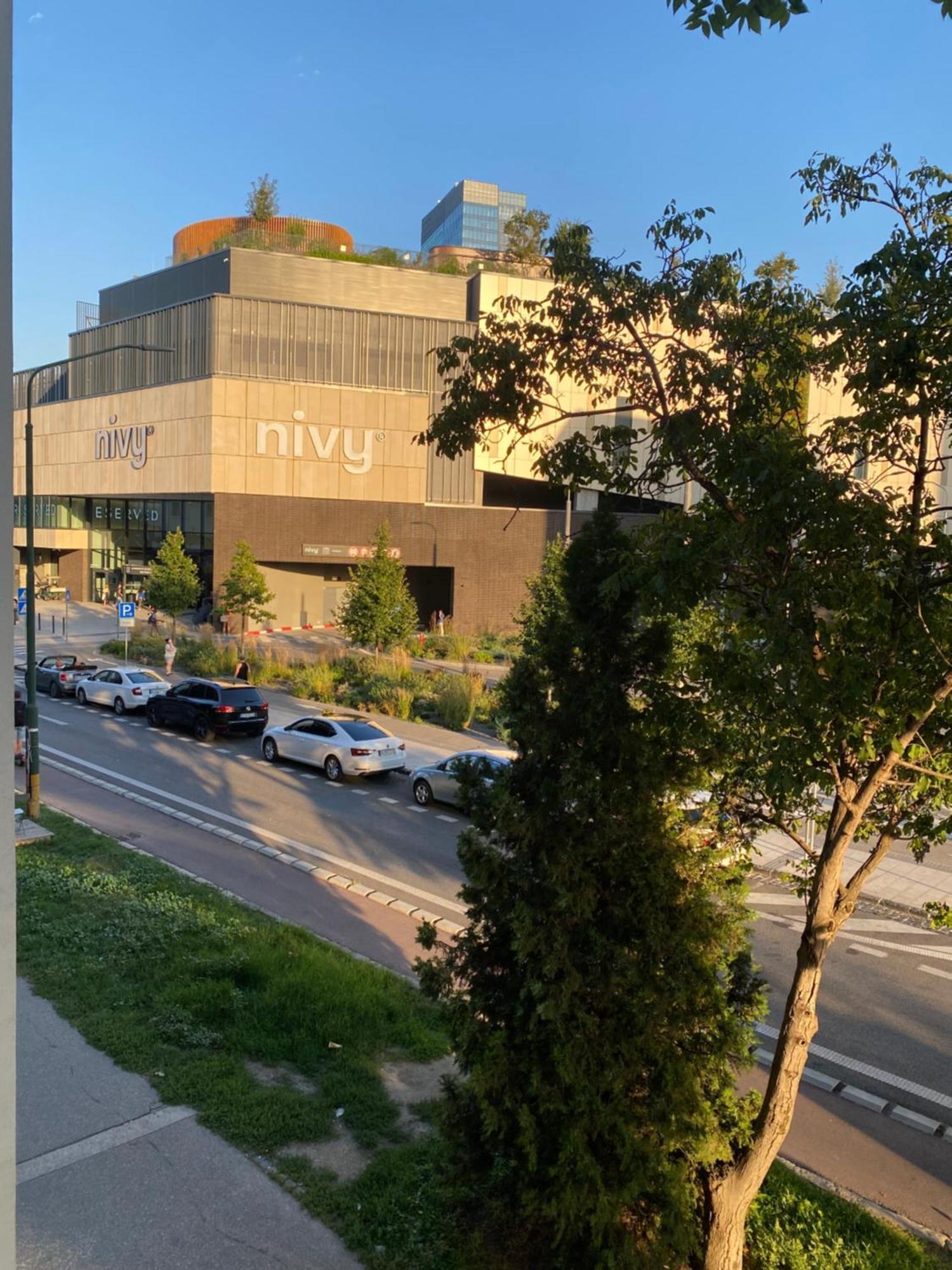 James Dean Apartment - Next To Nivy Bus Station & Mall Bratislava Buitenkant foto