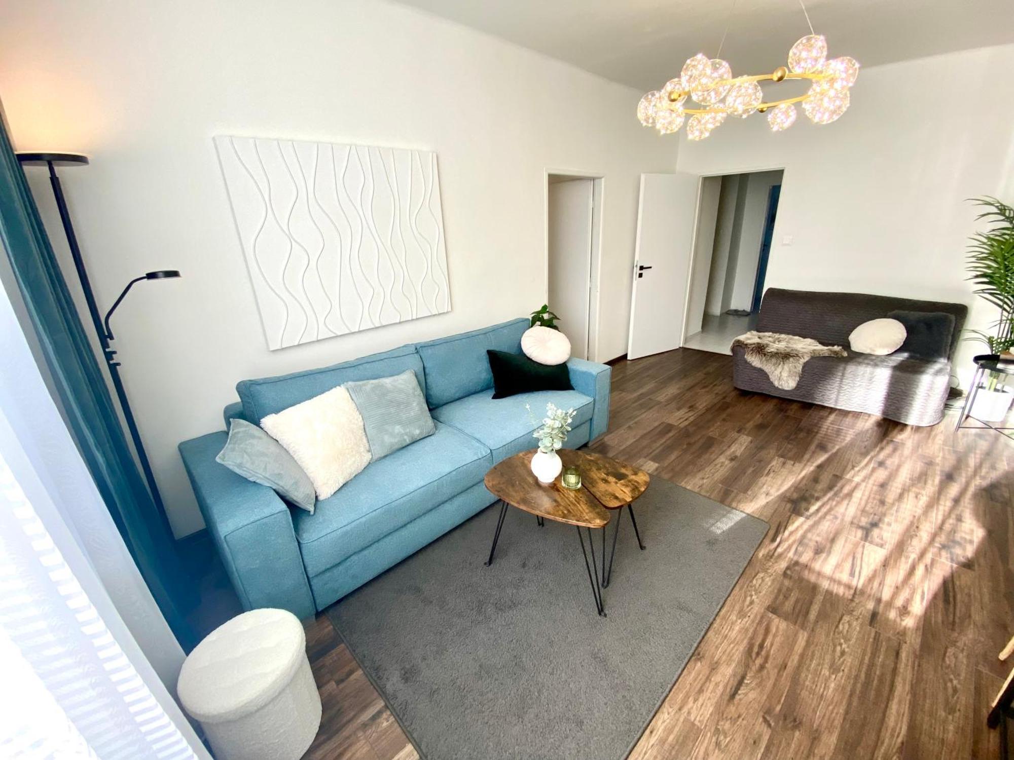 James Dean Apartment - Next To Nivy Bus Station & Mall Bratislava Buitenkant foto